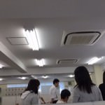 ワイワイガヤガヤ。