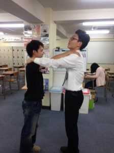 肩もみ
