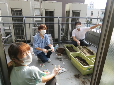 「庭に植物を植えたよ！　園芸部！」&「一手」