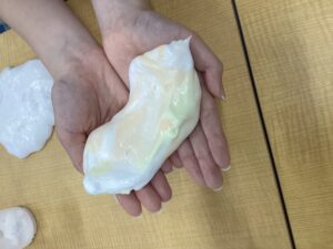 【通信制高校　横浜】転校して友達はできる？クラウドスライム作りで見えたキャンパスの雰囲気