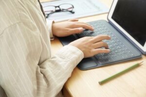 【不登校・高校進学に不安がある方へ】オンライン通信制高校で変わった生徒の実例｜“通えない今”から始める進路準備