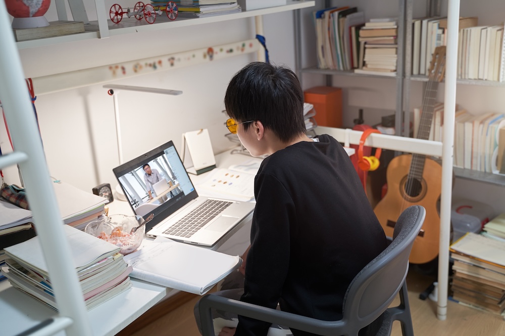 全国から受講できるライブ授業